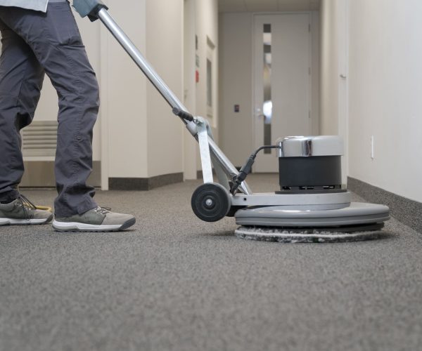 Nettoyage de tapis, grand nettoyage de printemps. Concept de service de nettoyage